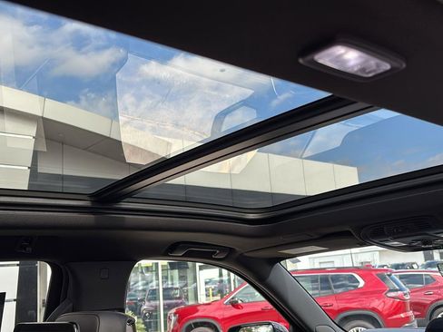 Certified 2025 GMC Yukon XL Denali Ultimate w/ LPO, Floor Liner Package image 27