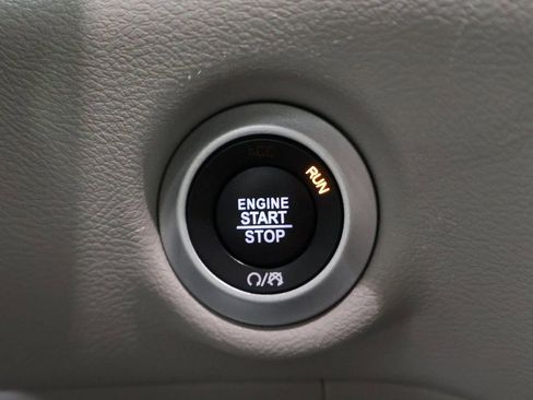 Used 2023 Chrysler Pacifica Touring-L image 40