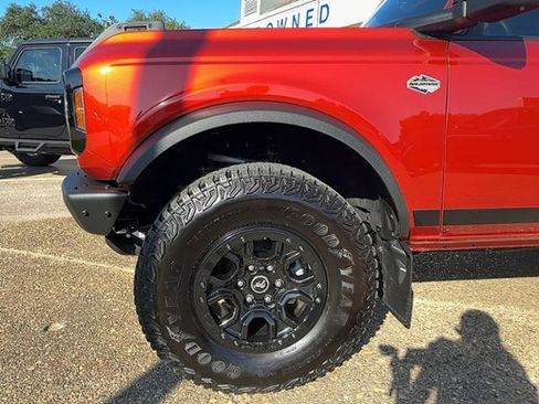 Used 2023 Ford Bronco Wildtrak image 5