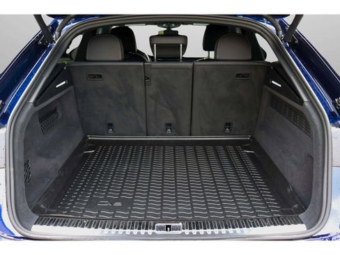 Used 2021 Audi Q8 Premium Plus w/ Premium Plus Package image 32