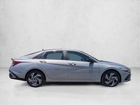 Certified 2025 Hyundai Elantra Sport FWD image 4