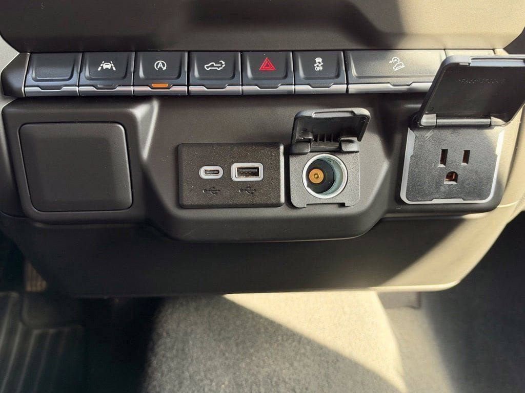 Used 2025 Chevrolet Silverado 1500 Custom Trail Boss w/ LPO, Dark Essentials Package AWD/4WD image 26