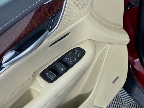 Used 2018 Cadillac XT5 Luxury w/ Driver Awareness Package image 17