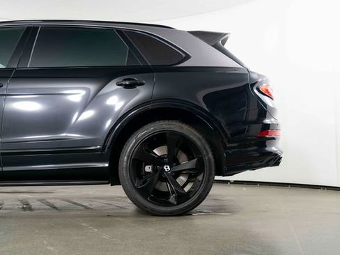 Used 2022 Bentley Bentayga AWD/4WD image 13
