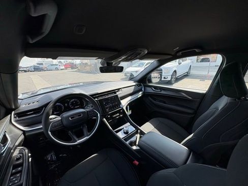 New 2026 Jeep Grand Cherokee 2WD image 19