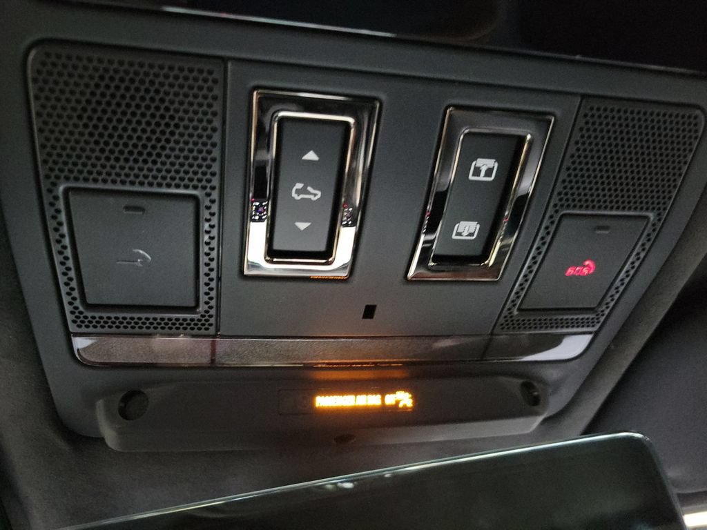 New 2026 Land Rover Defender 110 OCTA AWD/4WD image 21