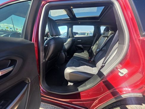 Used 2019 Jeep Cherokee High Altitude AWD/4WD image 9