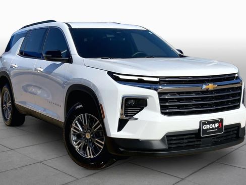 Certified 2025 Chevrolet Traverse LT FWD image 3