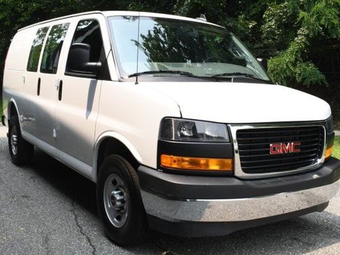 Used 2025 GMC Savana 2500 w/ Driver Convenience Package RWD image 4