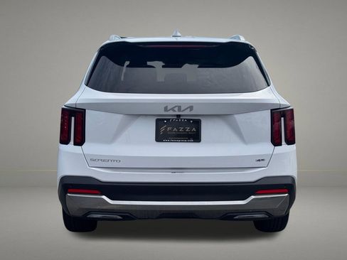 Used 2024 Kia Sorento S image 4