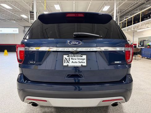 Used 2017 Ford Explorer XLT w/ Equipment Group 201A image 12