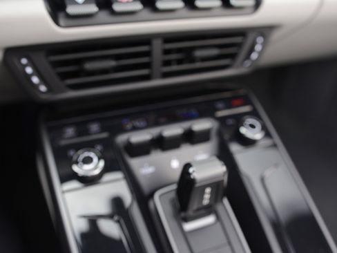 Certified 2025 Porsche 911 Carrera RWD image 23