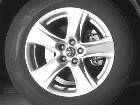 Used 2025 Toyota Highlander LE FWD image 16