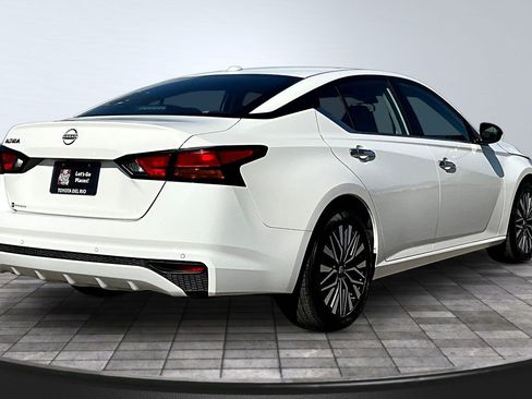 Used 2025 Nissan Altima 2.5 SV FWD image 7