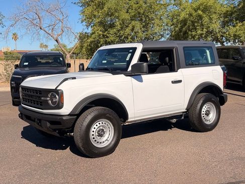 Used 2023 Ford Bronco 2-Door AWD/4WD image 2
