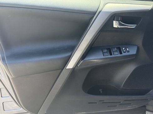 Used 2016 Toyota RAV4 XLE AWD/4WD image 9