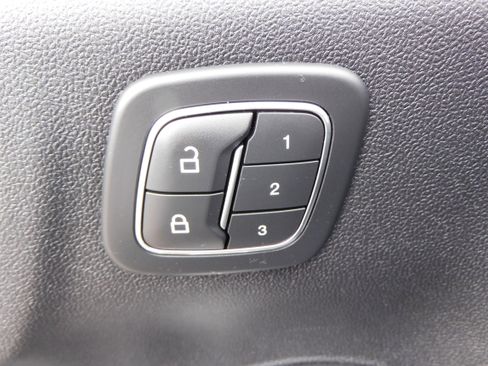 Used 2022 Ford Escape Titanium image 14