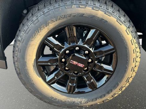 New 2026 GMC Sierra 2500 AT4 w/ AT4 Premium Plus Package AWD/4WD image 10