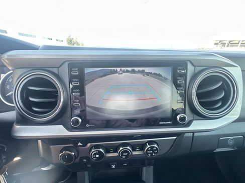 Used 2020 Toyota Tacoma SR5 AWD/4WD image 15