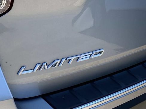 Used 2022 Ford Explorer Limited w/ Equipment Group 301A AWD/4WD image 31