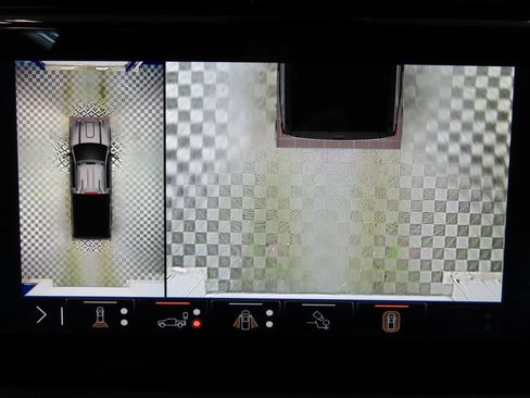 Used 2025 GMC Sierra 2500 AT4 w/ AT4 Premium Plus Package image 17