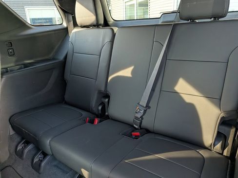 Used 2023 Chevrolet Traverse LT AWD/4WD image 15
