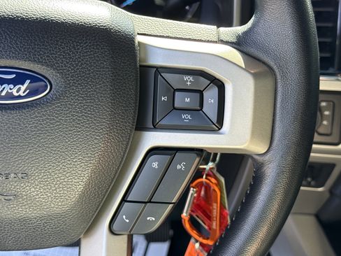 Certified 2022 Ford F250 Lariat w/ Black Appearance Package image 28