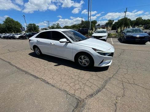 Used 2021 Hyundai Elantra SE FWD image 26