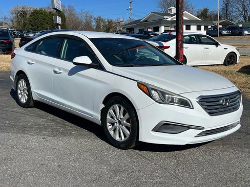 Used 2017 Hyundai Sonata SE image 2