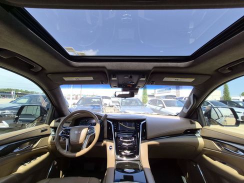 Used 2019 Cadillac Escalade ESV Platinum AWD/4WD image 21