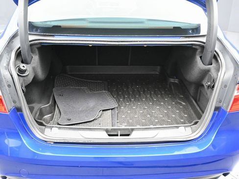 Used 2017 Jaguar XE Premium image 16