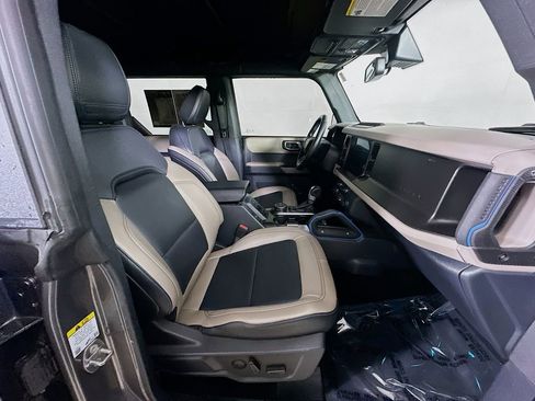 Used 2022 Ford Bronco Wildtrak image 12