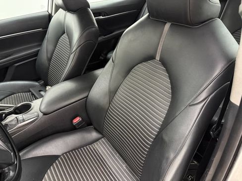 Used 2022 Toyota Camry SE FWD image 14