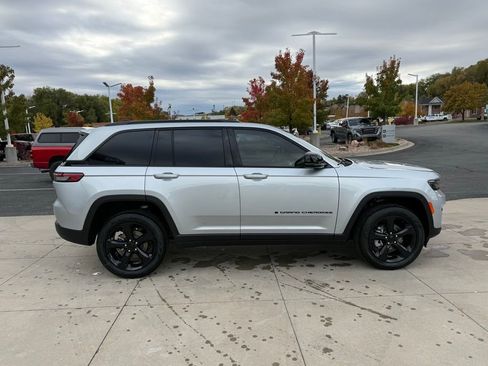 New 2025 Jeep Grand Cherokee Limited w/ Black Appearance Package image 7