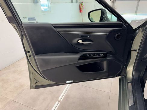 Used 2022 Lexus ES 350 w/ Premium Package FWD image 11
