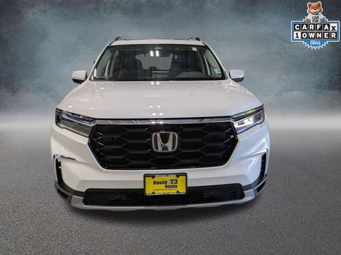 Used 2024 Honda Pilot Touring image 2