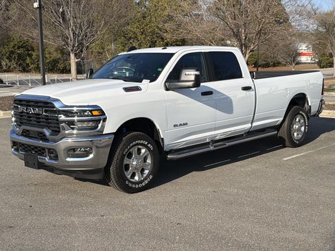 Used 2025 RAM 2500 Big Horn AWD/4WD image 4