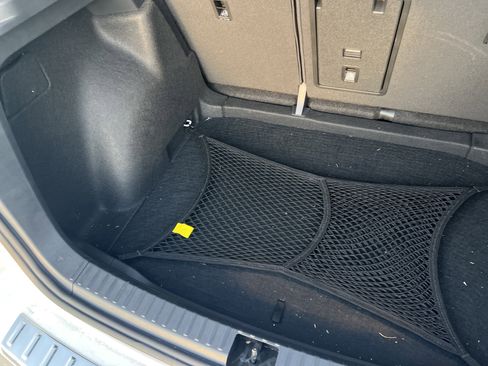 Certified 2025 Volkswagen Taos SE FWD image 31