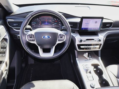 Used 2022 Ford Explorer XLT w/ Equipment Group 202A image 18