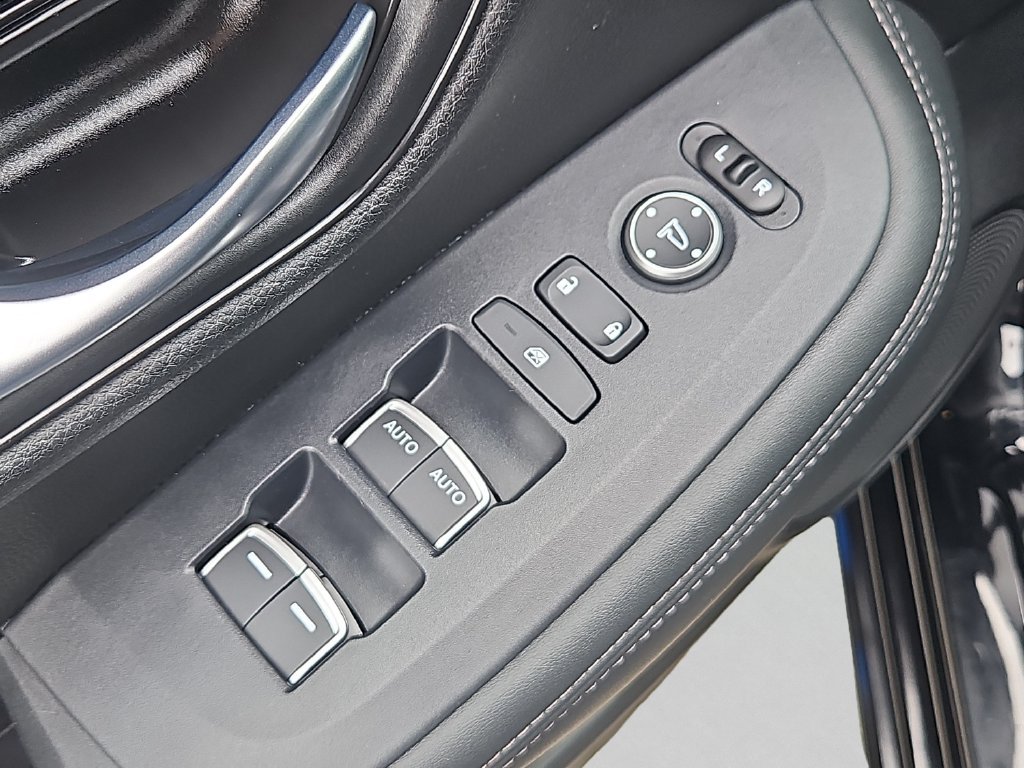 Certified 2025 Honda HR-V EX-L image 23