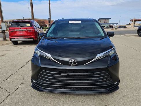 Certified 2026 Toyota Sienna XLE image 8