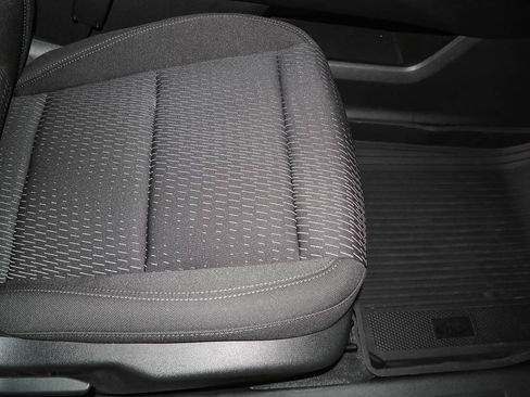 Used 2025 Chevrolet Equinox LT image 18