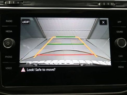 Used 2023 Volkswagen Tiguan SE w/ Panoramic Sunroof Package FWD image 21