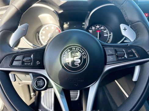 Used 2018 Alfa Romeo Stelvio Ti Sport image 12