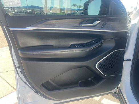 Used 2022 Jeep Grand Cherokee Limited 4xe w/ Luxury Tech Group II image 14