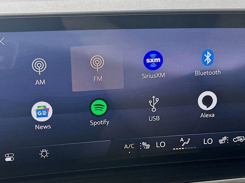 Used 2025 Buick Envision Preferred AWD/4WD image 28
