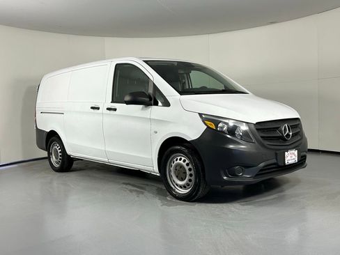 Used 2017 Mercedes-Benz Metris image 1