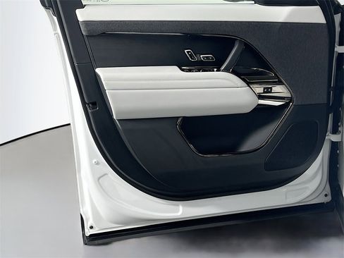 Used 2023 Land Rover Range Rover Sport SE image 18