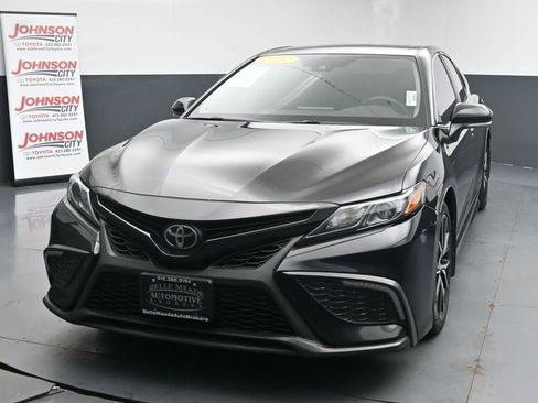 Used 2022 Toyota Camry SE FWD image 4