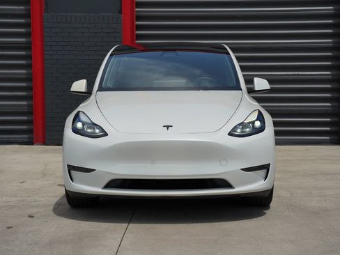 Used 2024 Tesla Model Y Long Range RWD image 4